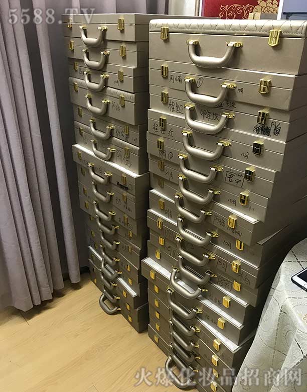 �V����������Ƽ����޹�˾�����¿͑��aƷչʾ