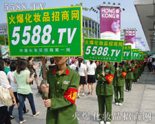 �t���£��G܊�b �𱬾W����ɫ