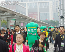 �𱬾W����һ�w���µ��Ċ^����ǰ