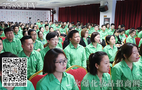 大家都在認真的聽講 大家都在認真的聽講