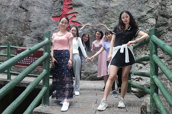 遠赴人間驚鴻宴·國學經典記心間 遠赴人間驚鴻宴·國學經典記心間