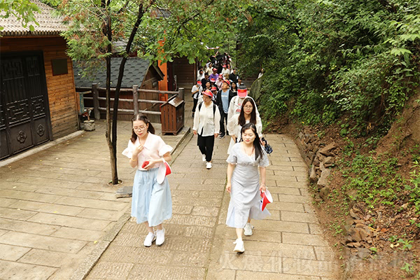 一生很短,世界很大,風景很美 一生很短,世界很大,風景很美