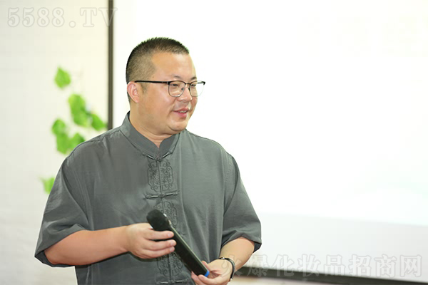 һ������һ�l�ģ�һ��������һ��ǰ�M��