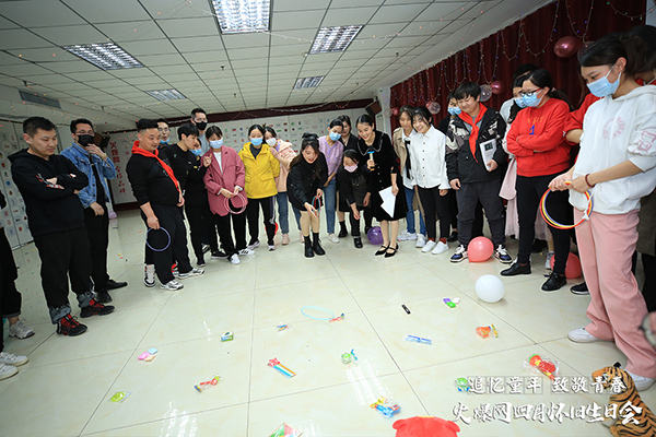 ��׷��ͯ�ꡤ�¾��ഺ���𱬾W4���f���Օ��A�M�e�k