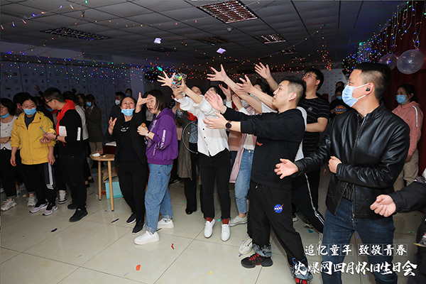 ��׷��ͯ�ꡤ�¾��ഺ���𱬾W4���f���Օ��A�M�e�k