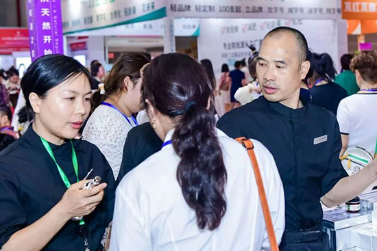 ��18���������H���I���[���A�M��Ļ