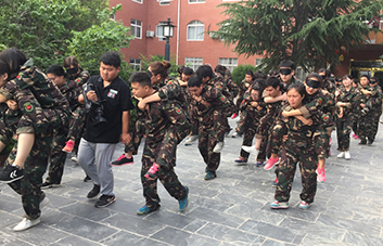 ��������ۣ���Փ�D�y�U�裬�Ҷ����վo������c��ͬ�У�