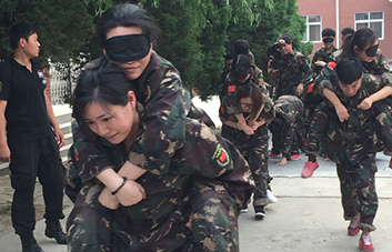 ������Σ�������;�ж�ô�Ķ����D�U���Ҷ����v�������¸�ǰ�С�