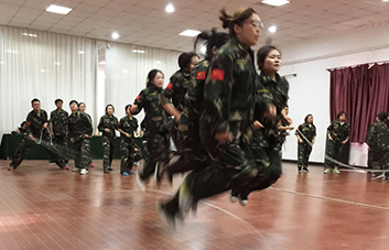 �����X�ѡ��Ʊ��O�ޣ��@һ·�҂��A��Ư����