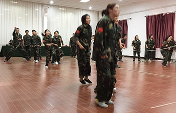 �����X�ѡ��Ʊ��O�ޣ��@һ·�҂��A��Ư����