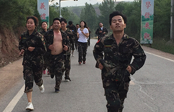 ͽ������15����w򞡰�L��·����ĥ�Z����Ѫ�Ի��⣡