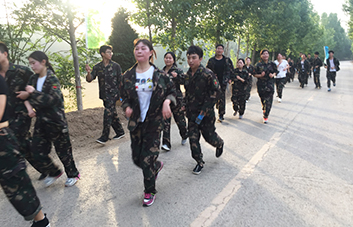 ���˲����������ŗ�������ֱǰ��