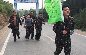 ͽ������15����w򞡰�L��·����ĥ�Z����Ѫ�Ի��⣡