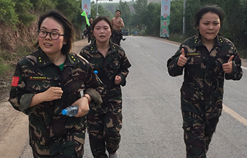 ���˲����������ŗ�������ֱǰ��