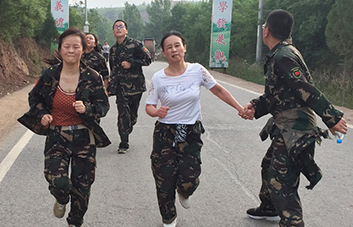 ��Փ�ǔv��߀�Ǳ������҂��]�ЁG���κ�һ���ˣ�