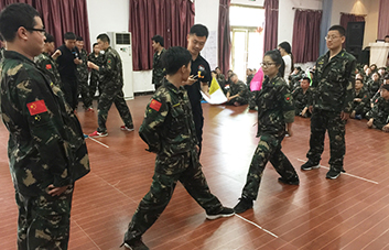 ���M�X����ȫ��Ŀ�˕r��ֻʣ�·������Єӣ�